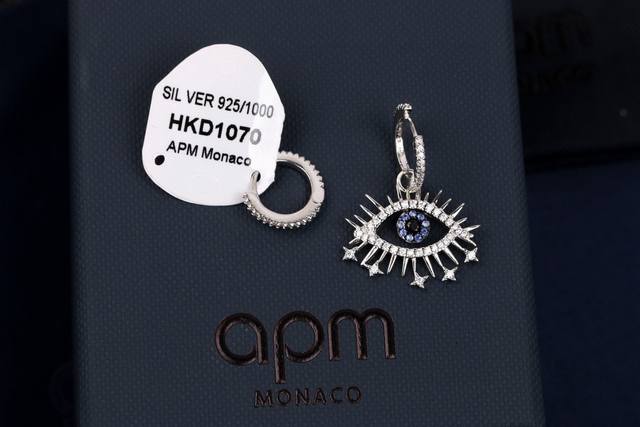 Apm Monaco 幸运眼睛不对称耳环 这对耳环 设计很有趣味 眼珠里的蓝晶钻和黑晶钻让整个眼睛装幸运饰 看起来栩栩有神