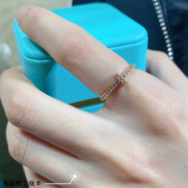 此款调价 码数5678 Tiffany 蒂芙尼流线型十字架戒指也就是小号十字架钻戒 单戴叠戴都很完美 惊呼巨好看 手指间无意的时尚感