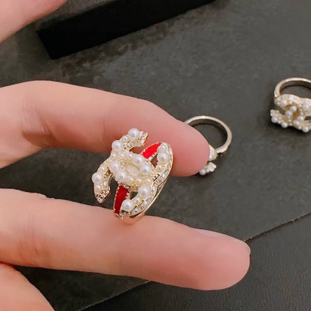 Chanel 香奈儿 简约复古珍珠戒指 精选精致质重工打造 适合各种各样手指 码数678 三色可选