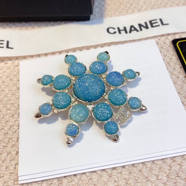 Chanel小香 专柜新款同步上新 香奈儿双c海蓝宝石胸针专柜一致黄铜材质 现货发售