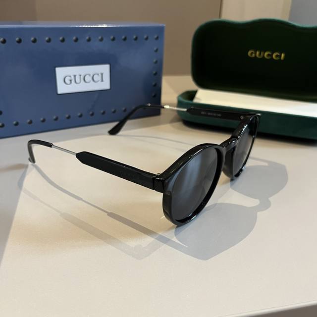 Gucci古奇 2024官方早春新款 众多明星同款香奈儿新款大框墨镜 宝丽来超清太阳镜