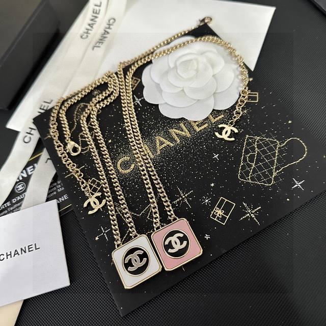 Chanel香奈儿 中古 字母项链小香家的款式真心无需多介绍每一款都超好看 精致大方 非常显气质.