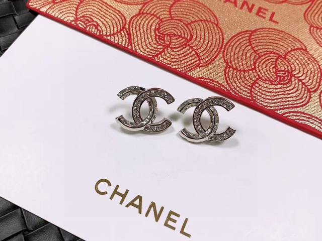 Chanel香奈儿 中古 双c耳钉小香家的款式真心无需多介绍每一款都超好看 精致大方 非常显气质