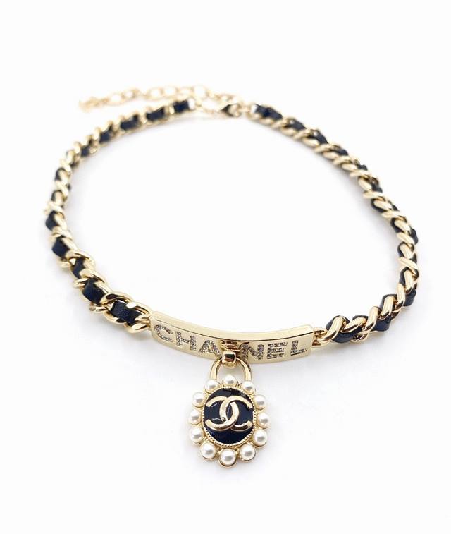 Chanel 最新款黑皮项链 最新的爆款 短链 一致zp黄铜材质