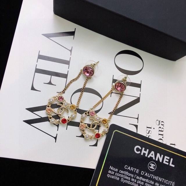 Chanel小香 专柜最新款同步上新 新款耳钉来袭 走过路过不要错过 火热爆款 只属于你的时尚范