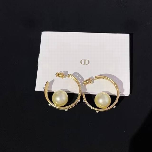 P Dior 迪奥 新款耳环 Zp定制 施华洛珍珠 施华洛银色魅影钻仙女颜值 太美了