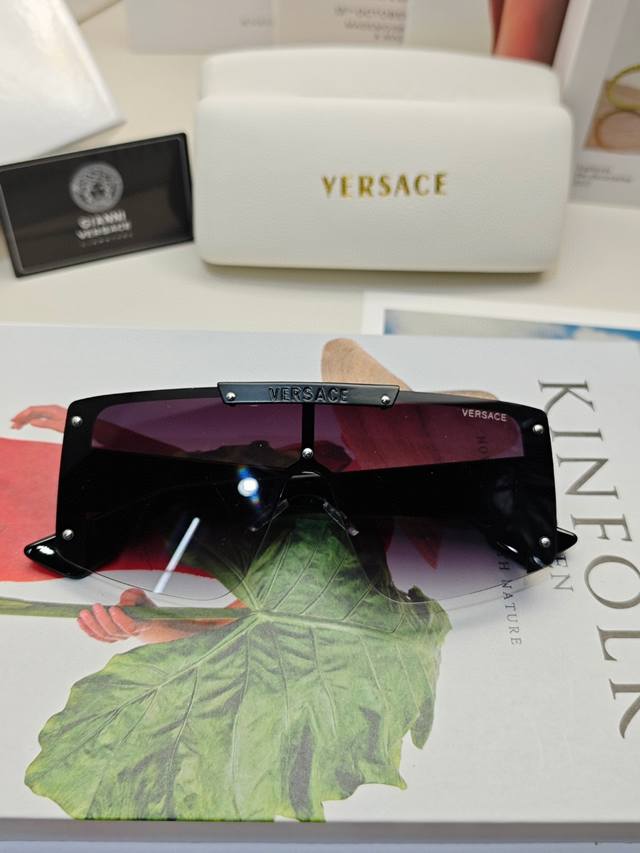Versace 范思哲 走秀款精选 这次色彩华丽鲜艳~ 美杜莎标志的经典耐看,色彩大胆丰富~5色