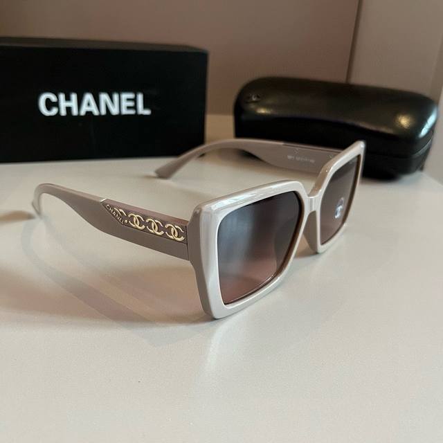 Chanel香奈儿爆款爆款 小红书同款 今年火爆款 Chanel 网红款墨镜 专柜一样 时尚太阳眼镜