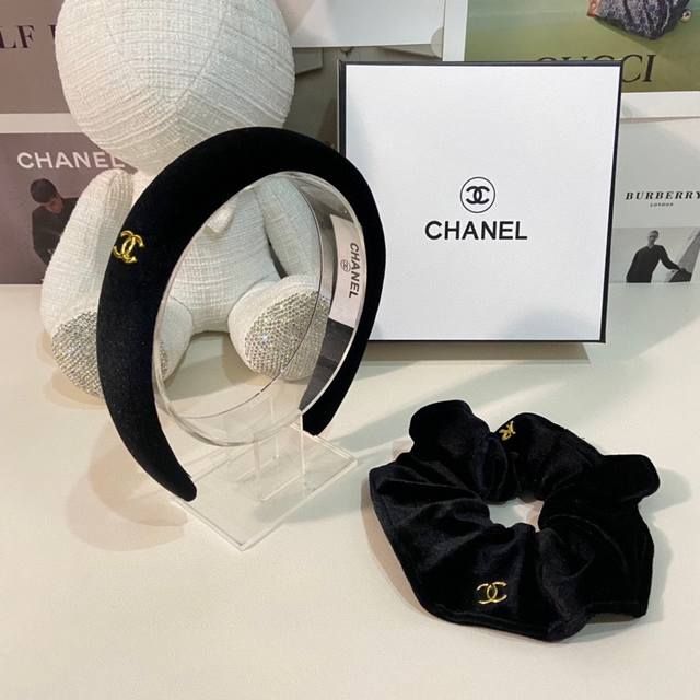特p 两件套 跑量 配全套包装 Chanel 香奈儿 今年最好卖的新款 Vintage中古复古链条发夹 超仙的一对 时髦精 随便入的款