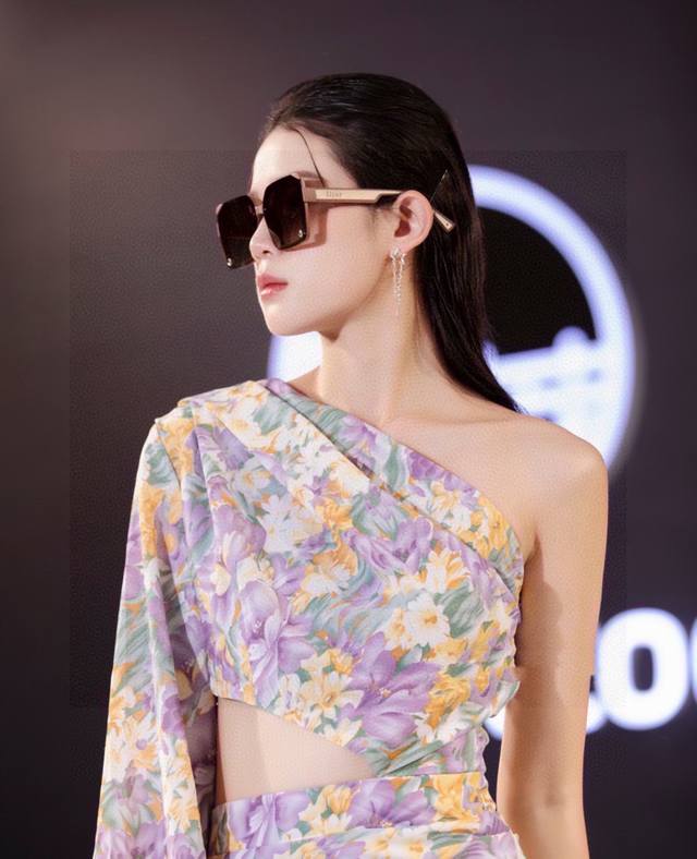 Dior Tr偏光系列 2024新款偏光太阳镜 款式多 经典的方框设计 不挑脸型 无论搭配大衣还是连衣裙都非常显气质 偏光镜片预防紫外线配