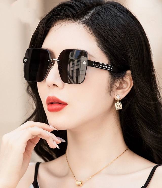 Gucci 2024开春新款 潮流爆款 时尚方框太阳镜 高品质 佩戴舒适 网红潮款墨镜 型号 G9100