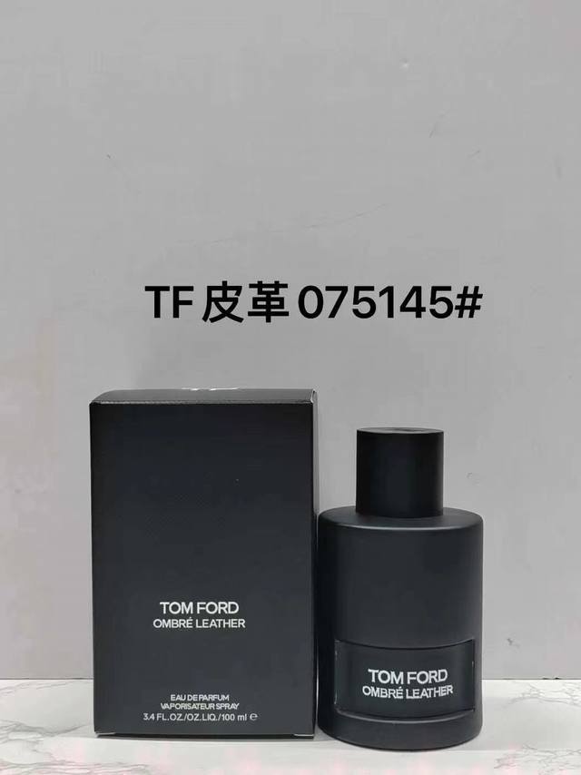 一比一 075145Tf香水皮革之影100Ml！ 2018 是一款黑色皮革香型的中性香水100Ml，Tf这是一款新的香水。Ombré Leather 2018