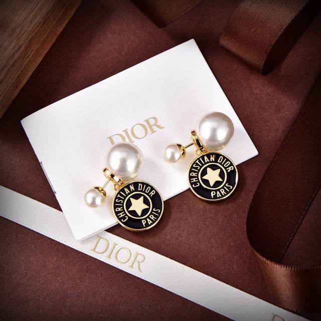 Dior 迪奥 新款 金色五角星耳钉耳环；一致专柜品质，黄酮材质+施华洛世奇珍珠，百搭时髦值得入手
