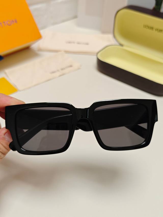 Lv 路易威登 新款太阳眼镜复古个性前卫 墨镜模特款高质感板材高品质方框