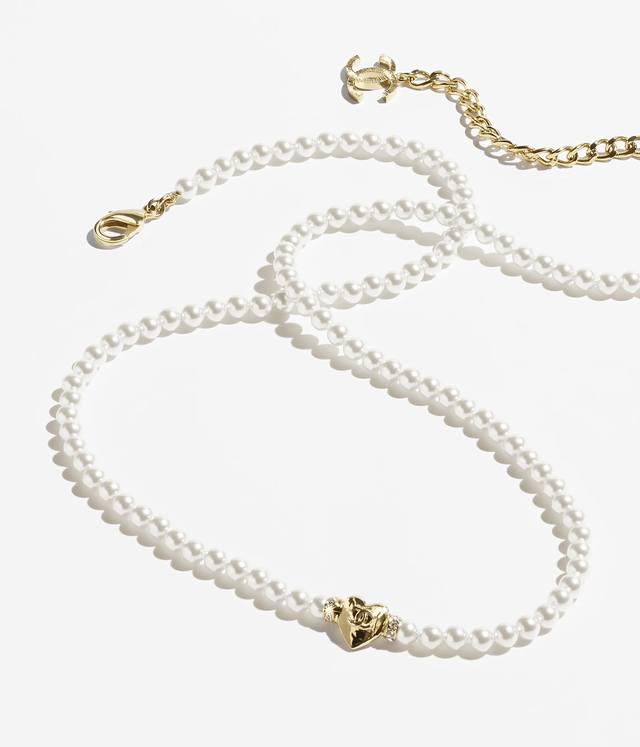 Chanel小香香奈儿这一季真心太美了 特别是这个珍珠系列 腰链也是真心美翻了的节奏 高版本现货不多0383110