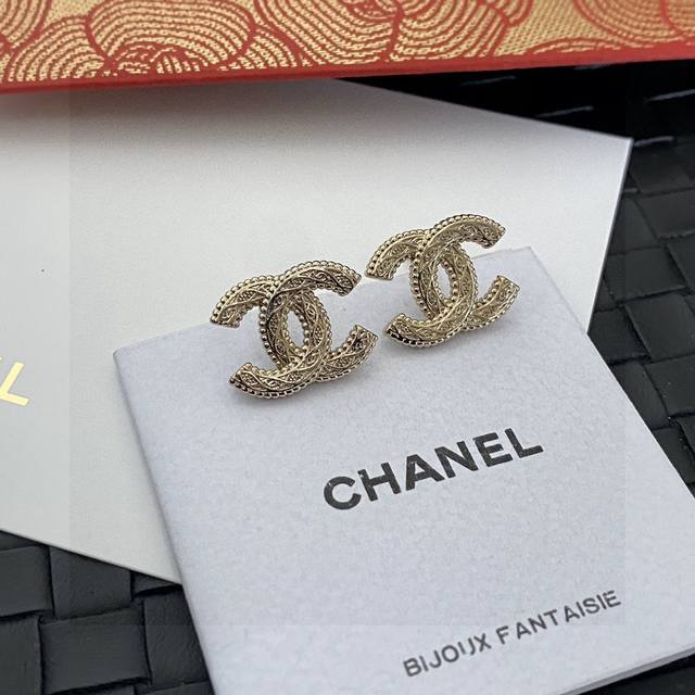 Chanel香奈儿 中古 耳钉小香家的款式真心无需多介绍每一款都超好看，精致大方，非常显气质.