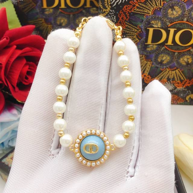 编号dsl0169 Dio*最新款蓝色珍珠手链 一致zp黄铜材质