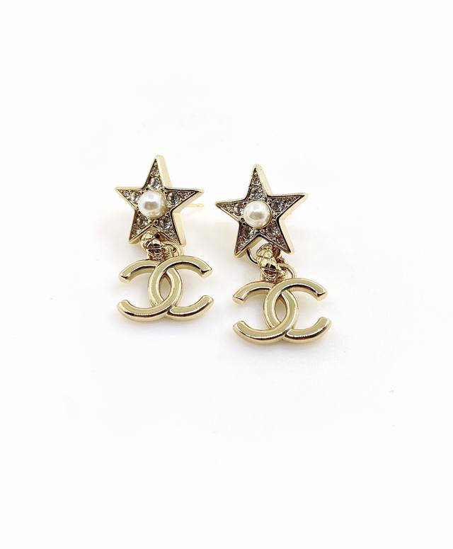 Ch*Nel 最新款珍珠五角星耳环 一致zp黄铜材质