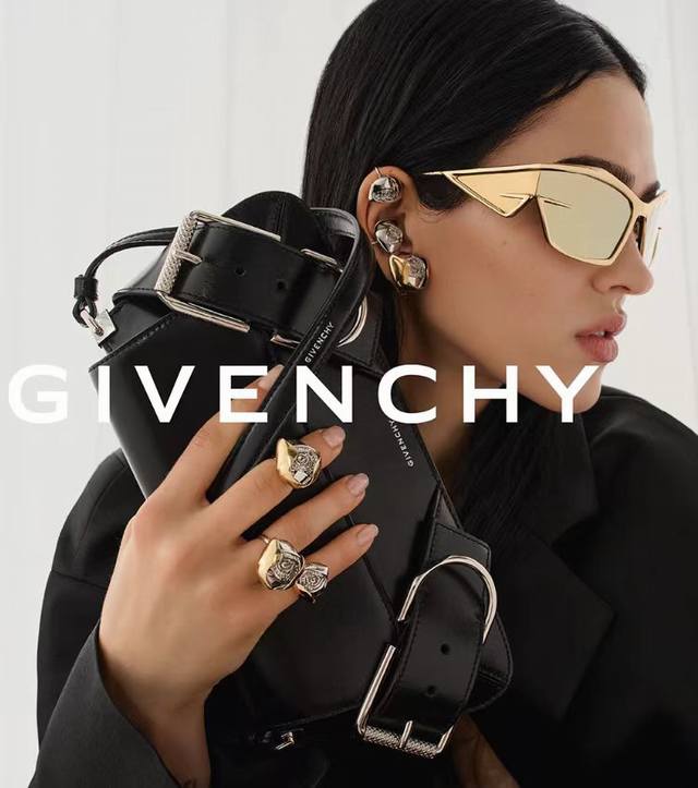 Giv Cut酷炸 贵金属材质 质感无敌好 未来感的前卫造型 Givench* Mod：Gv40066 Size：66口18-135