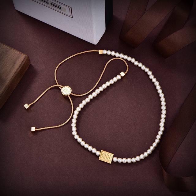 新品原单货 新款miumiu珍珠项链专柜一致黄铜材质 超级有质感