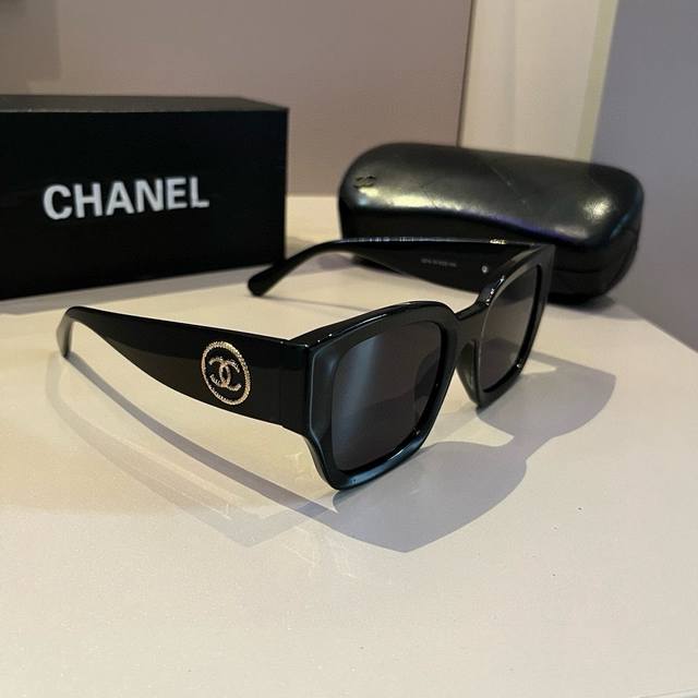 Chanel香奈儿新款眼镜酷飒素颜神器超有范不想画妆小姐姐们可以拥有哦两款眼镜超百搭