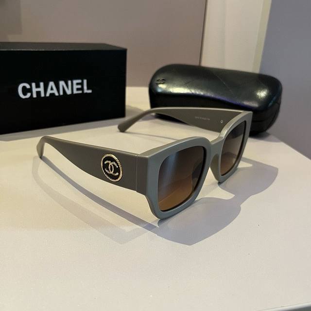 Chanel香奈儿新款眼镜酷飒素颜神器超有范不想画妆小姐姐们可以拥有哦两款眼镜超百搭