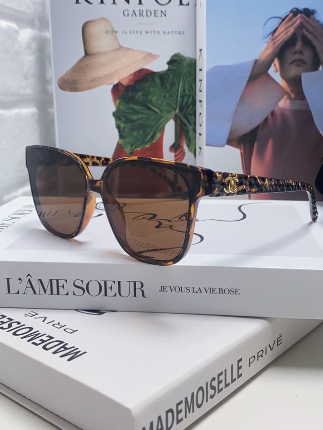 Chanel香奈儿 2024新款小红书香同款太阳镜 字母镜腿大方框防紫外线墨镜