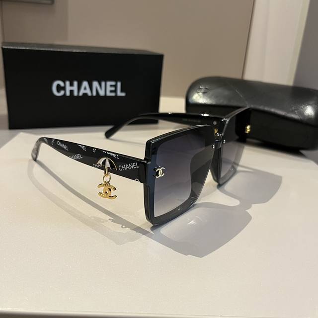 Chanel香奈儿太阳墨镜，吊坠logo