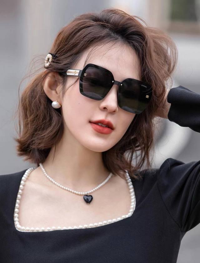 Chanel 香奈儿 2024新款潮流爆款 时尚方框太阳镜 佩戴舒适 网红潮款墨镜 女士高清加厚偏光太阳镜 高品质tr镜框 型号ch1598