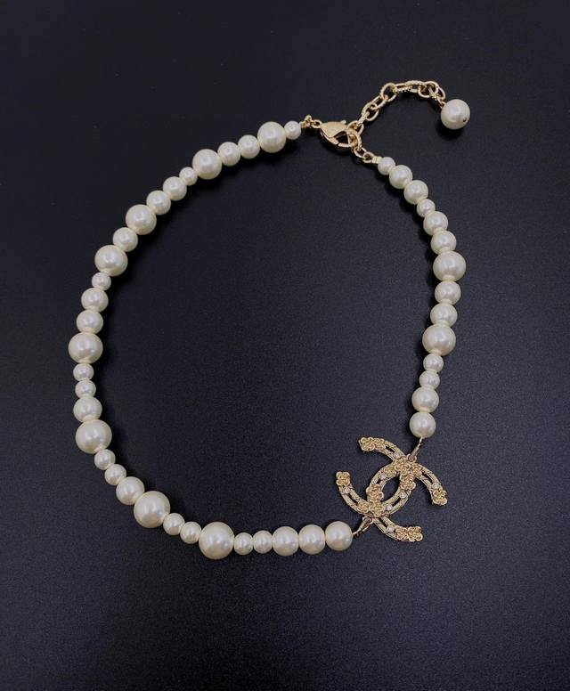 Ch*Nel 最新款珍珠项链 一致z 材质