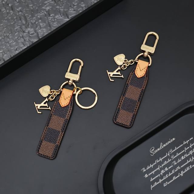 Louis Vuittonlouis Vuitton 女士 徽标钥匙扣 现货6色