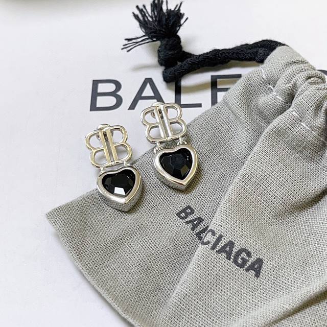 Balenciaga 巴黎世家耳钉 王炸系列 专柜同步 更新 简约圈口叠加造型耳环 经典造型搭配 设计感十足 搭配衣服绝绝子