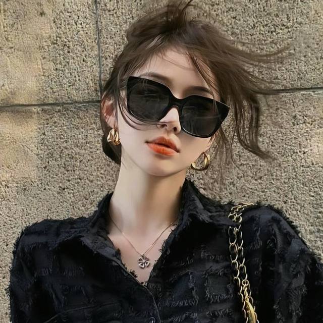 Chane 香奈儿时尚方框太阳镜 顶级奢侈品 高品质[亲亲] 气质非凡 女士开车墨镜[爱情] 型号：Ch4221