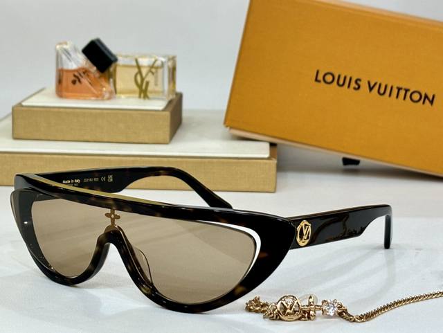 佩链条版本 Louis Vuitto* Model：Z2218U Size：132口00-135