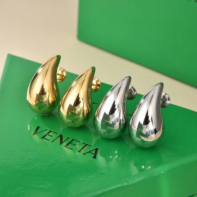 Bottega Venenta 新款bv耳环 与众不同的设计 个性十足 颠覆你对传统耳环的印象 使其魅力爆灯
