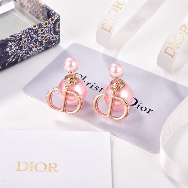 新品原单货 新款dior迪奥粉色珍珠耳钉专柜一致黄铜材质 超级有质感