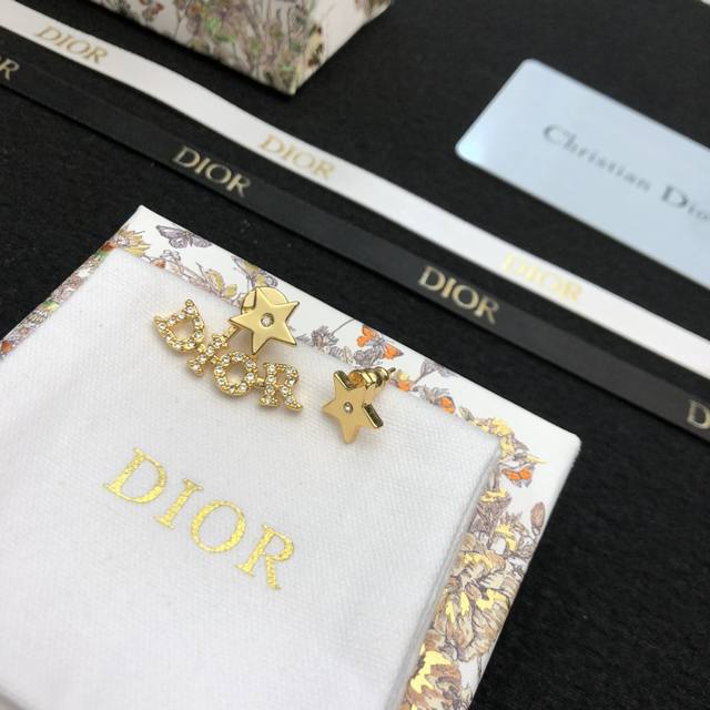 Dior 新品原单货 2024新款dior迪奥字母耳钉专柜一致黄铜材质 超级有质感