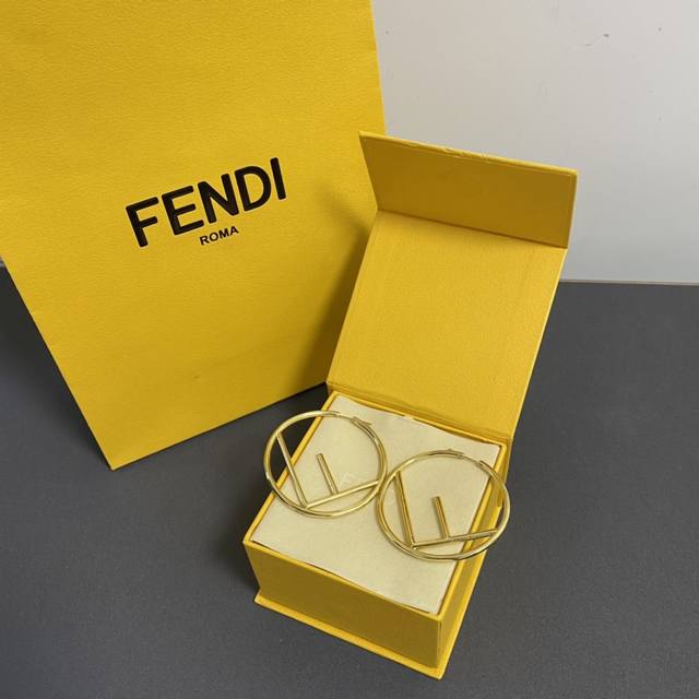 Fendi芬迪f Logo耳钉耳圈 耐看高级 特别有质感 5Cm 黄金色