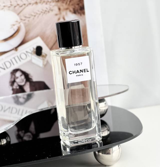 原单香水 香奈儿珍藏系列香水 17 Chanel17一款高级木质麝香调的香水17 属于一种肌肤之香，不浓不淡塑造出一种很沉稳又知性的魅力气场，那种骨子里流露出来