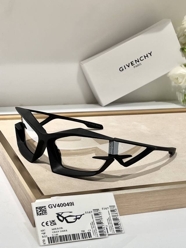 Givenchy Mod:Gv40049I Size:69口17-140 3D打印技术 树脂材质轻巧耐用. 纪梵希品牌宇母g为灵感 未来感十足！