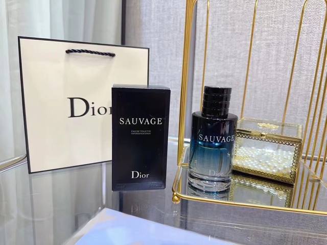 原单品质 Dior迪奥旷野男士100Ml 二零二零年六月九日，Dior迪奥正式宣布著名演员johnny黄景瑜成为全新dior迪奥中国旷野男士香水系列形象大使。勇