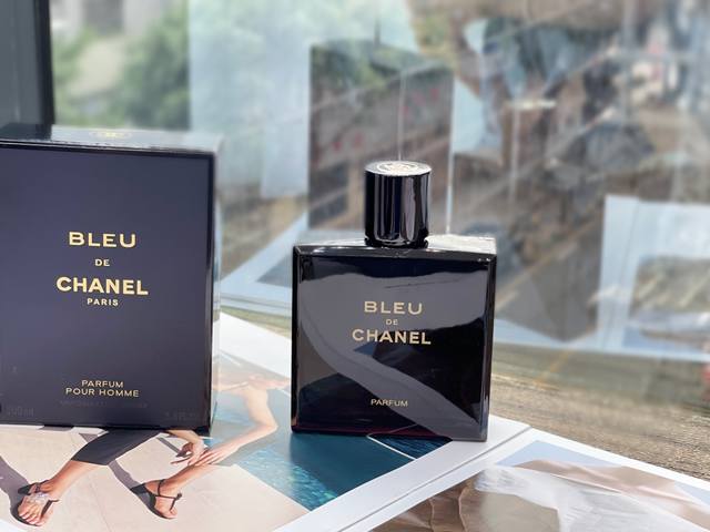 原单品质 新款香奈儿蔚蓝香精版100Ml Chanel Bleu De Chanel Parfum. 香调：木质馥奇香调 前调：柠檬，皮香柠檬，薄荷艾蒿 中调：
