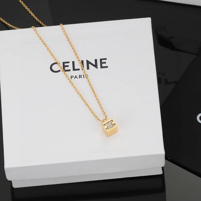 Celine 赛琳新款项链 Preclous新品 简单时尚款式专柜一致黄铜材质电镀18K金 火爆款出货 设计独特 前卫 美女必备款！073040
