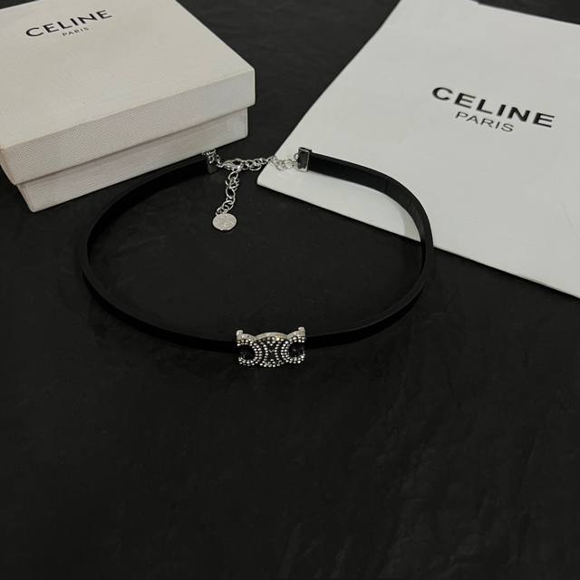 Celine 赛琳 项链 一直是简约时尚界的标杆大胆的设计 百看不厌搭配起来更fashion