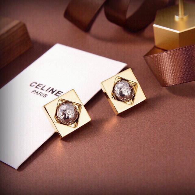 Celine 新款金色星球耳钉 与众不同的设计 个性十足 颠覆你对传统耳环的印象 使其魅力爆灯