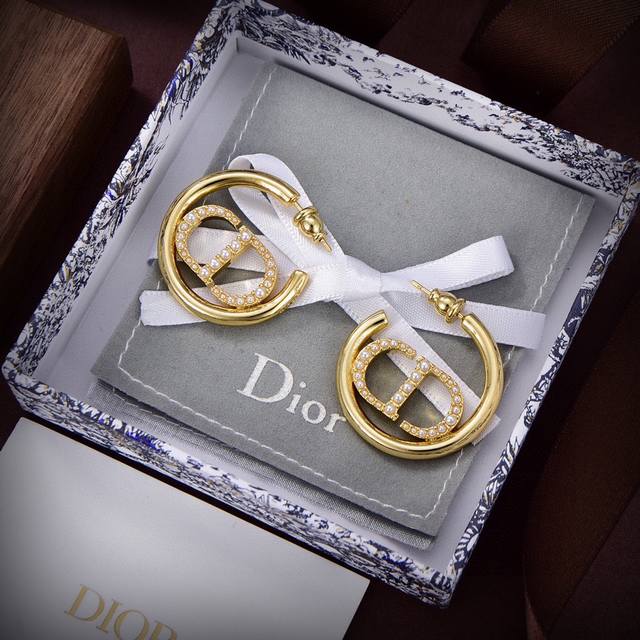新品原单货 新款dior迪奥耳钉专柜一致黄铜材质 超级有质感