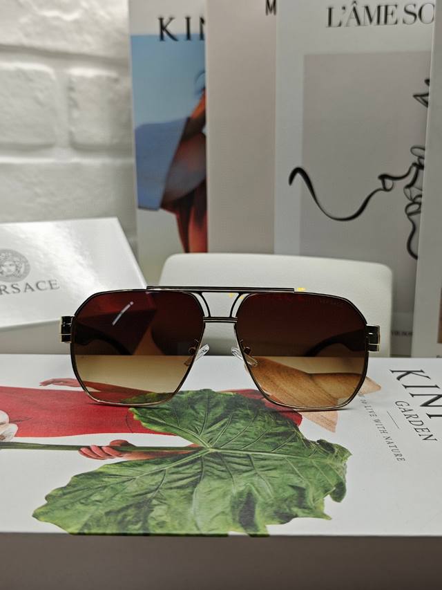 Versace 范思哲 方形太阳眼镜 简练金属风 金色美杜莎头像立体有质感