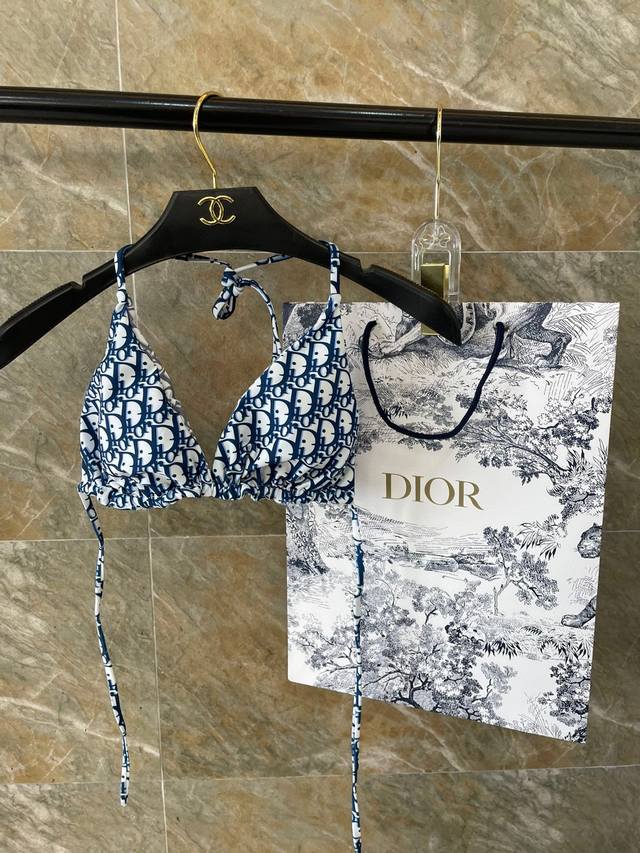 特价 Dior比基尼双面用适合多种场景的游泳衣♀海边 游泳池 温泉 水上乐园 漂流都可以内搭外穿也完全可以 面料：透气舒适。速干弹性的游泳衣更加帖肤易清洗 码数